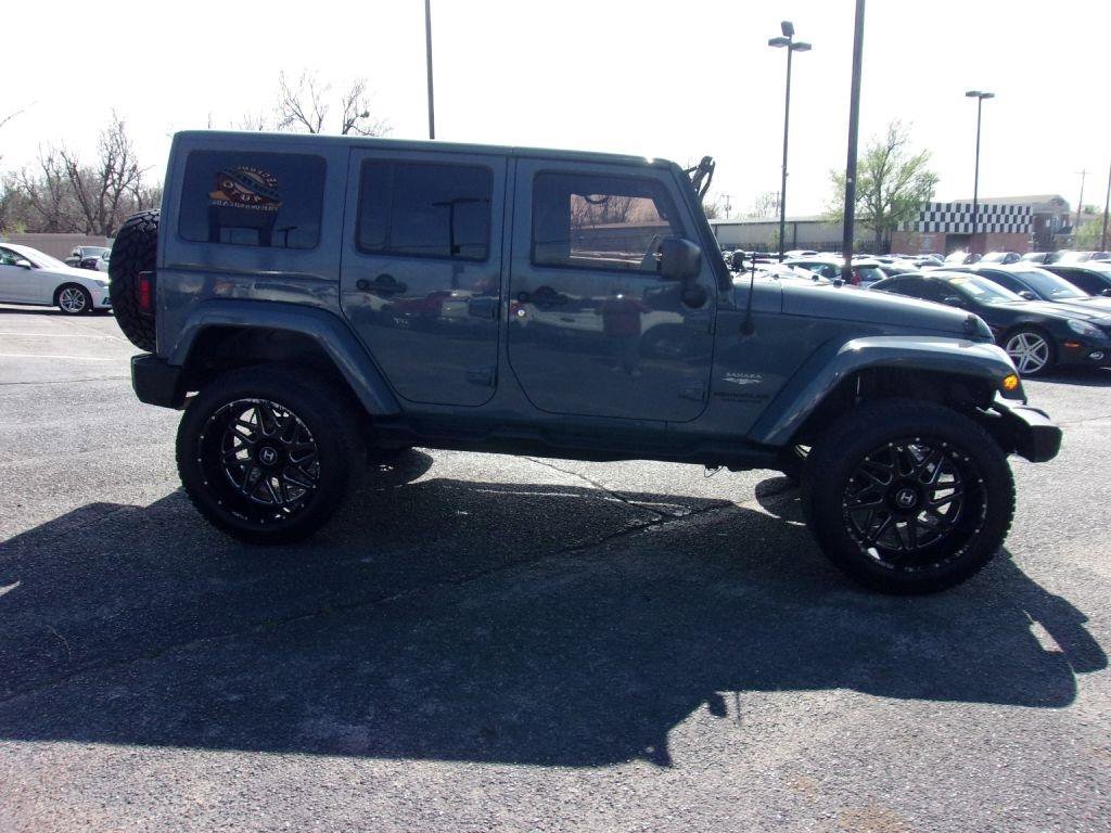 Used 2015 Jeep Wrangler Unlimited Sahara image 5