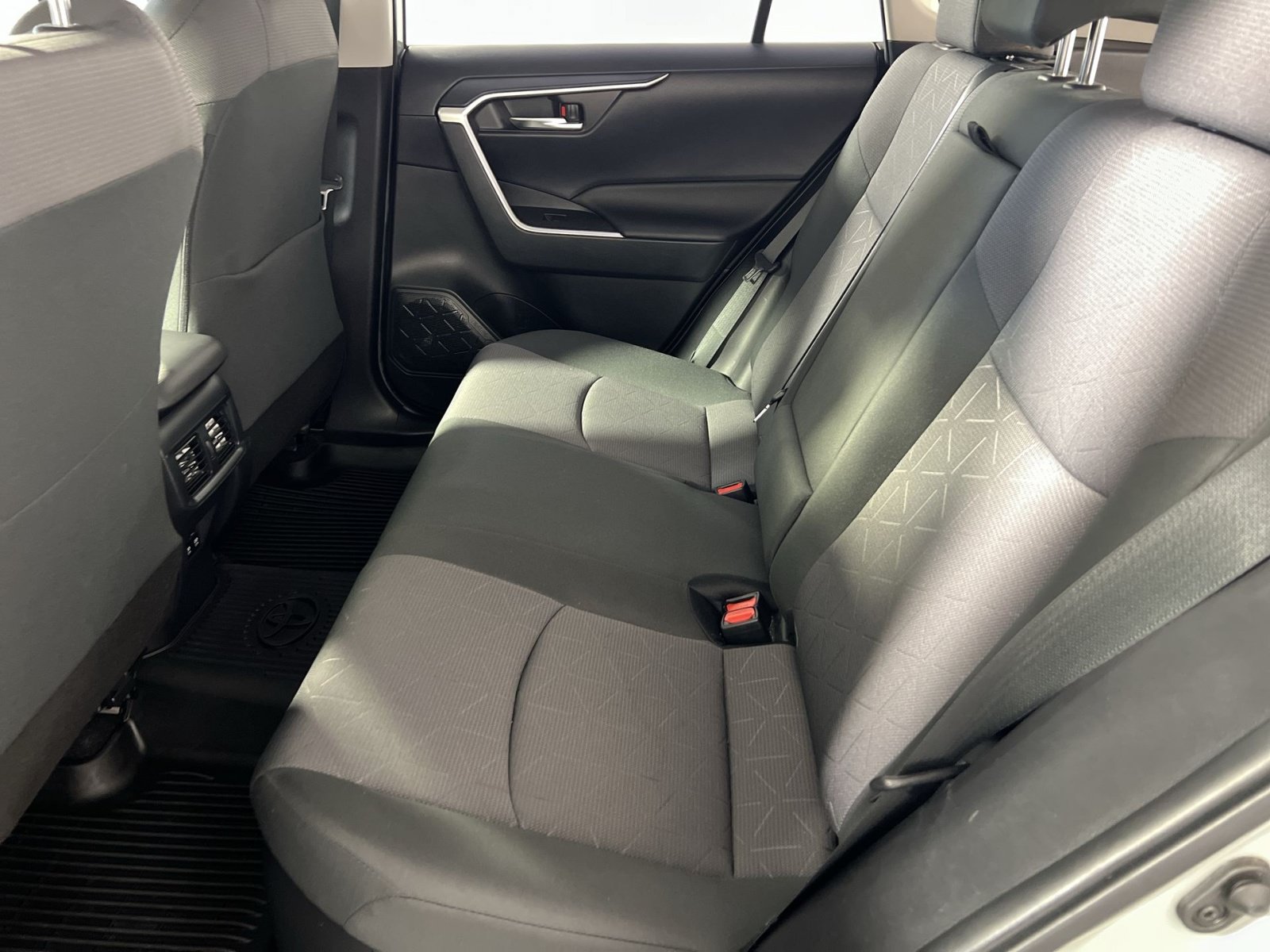Used 2019 Toyota RAV4 XLE w/ Convenience Package AWD/4WD image 25