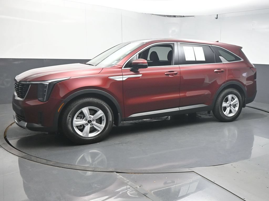 Used 2025 Kia Sorento LX FWD image 4