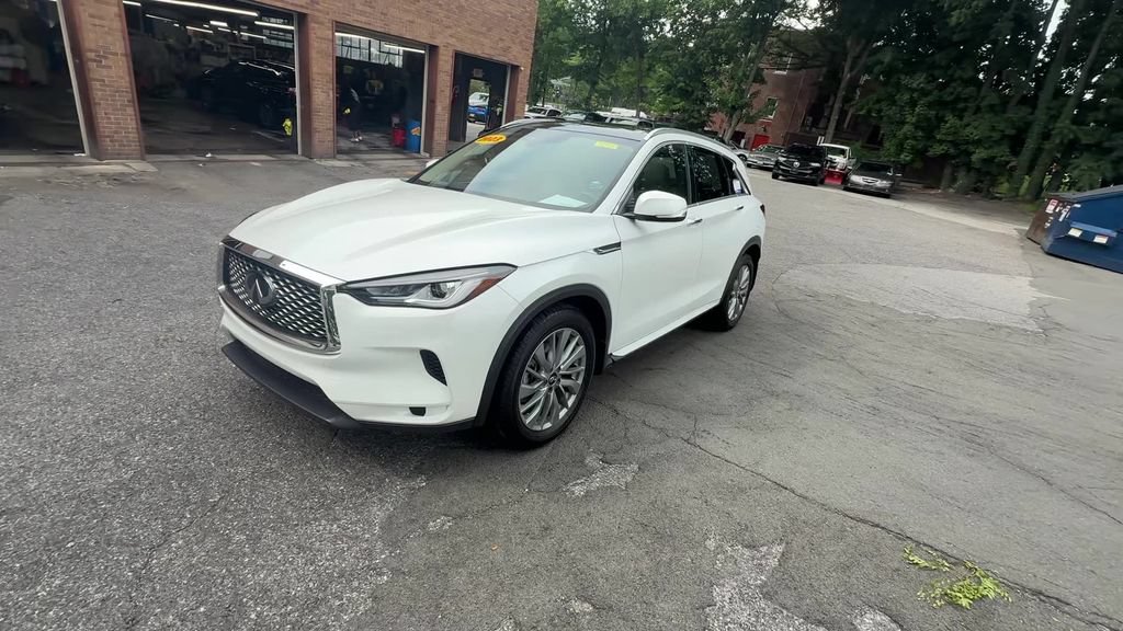 Used 2023 INFINITI QX50 Luxe AWD/4WD image 3