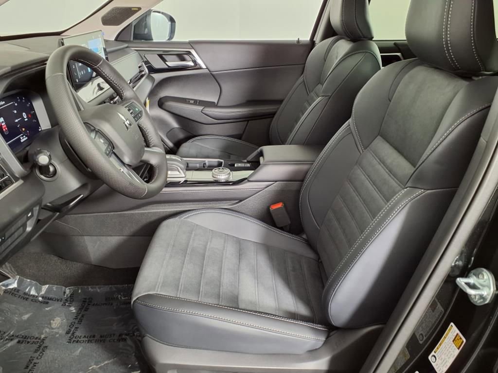 Used 2025 Mitsubishi Outlander SE image 20