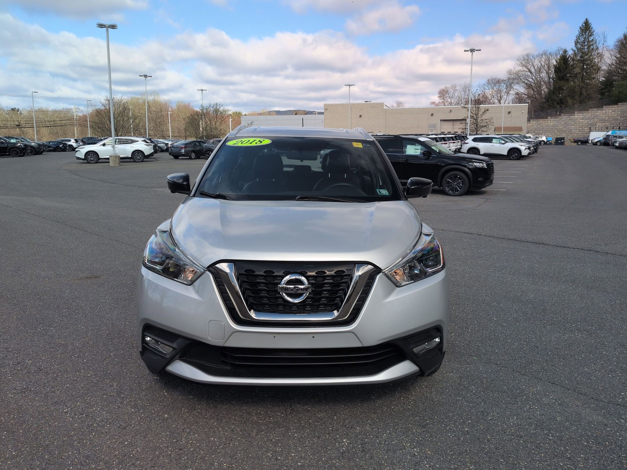 Used 2018 Nissan Kicks SR w/ Premium Package image 2