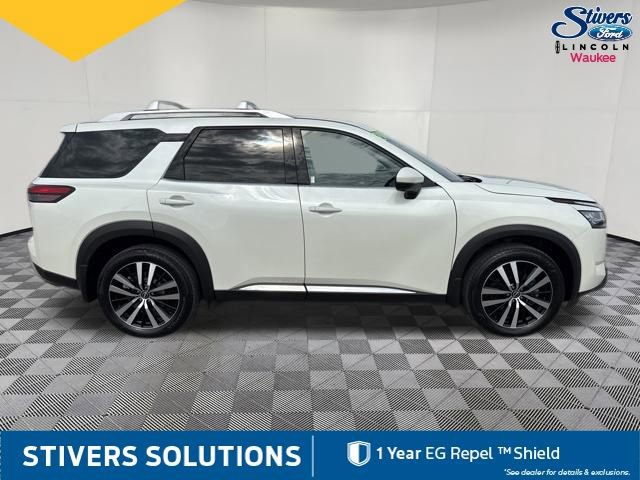 Used 2024 Nissan Pathfinder Platinum image 4