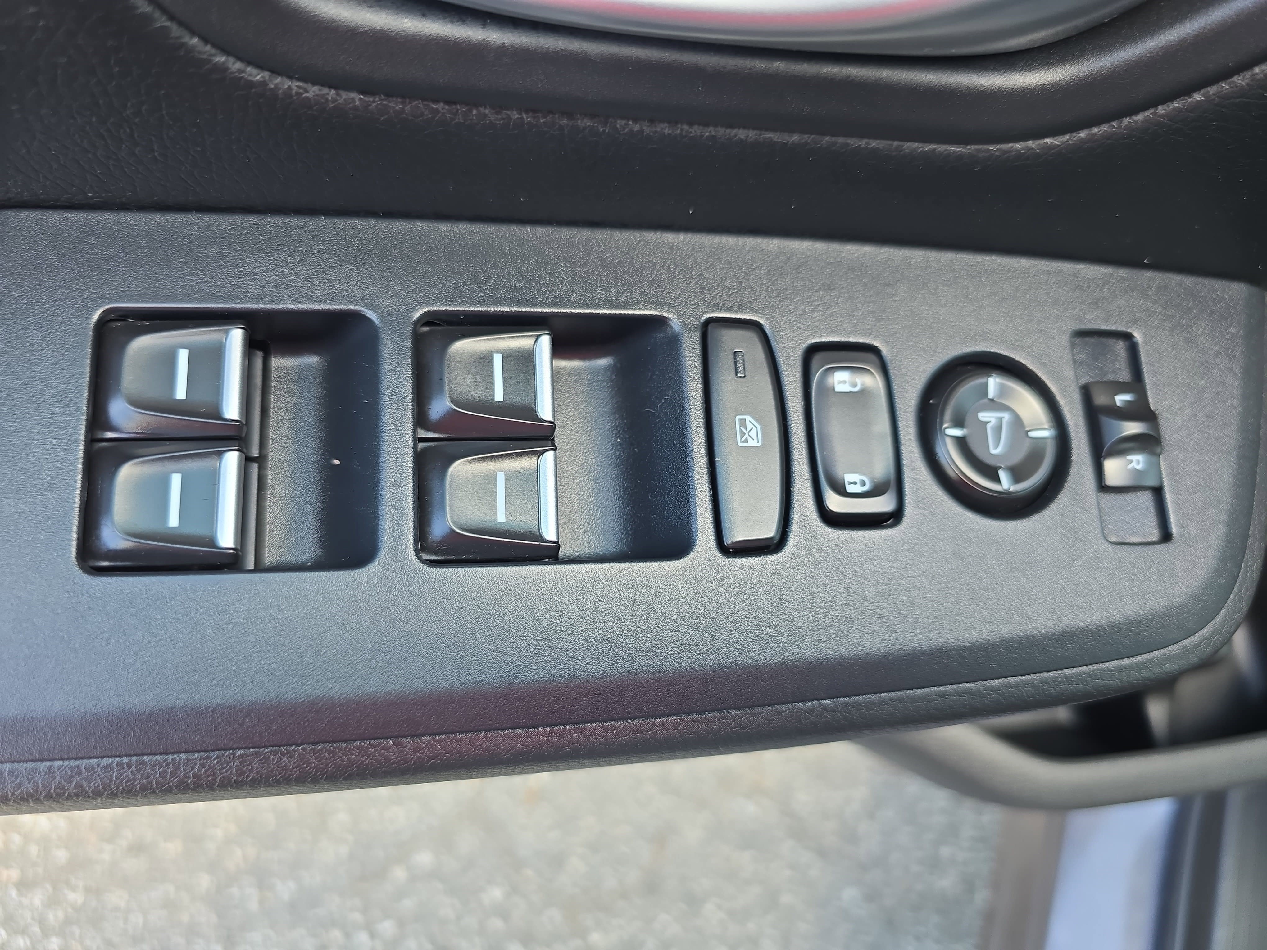 Used 2025 Honda Pilot EX-L image 30