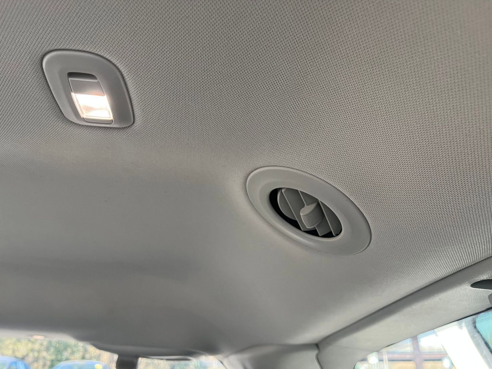 Used 2023 Chrysler Pacifica Touring-L image 36