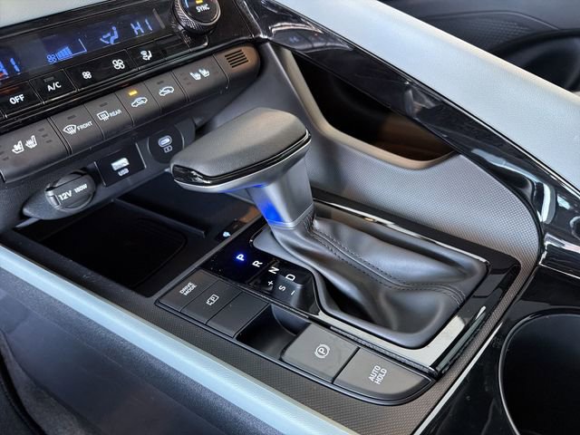 Used 2025 Hyundai Elantra Limited image 28