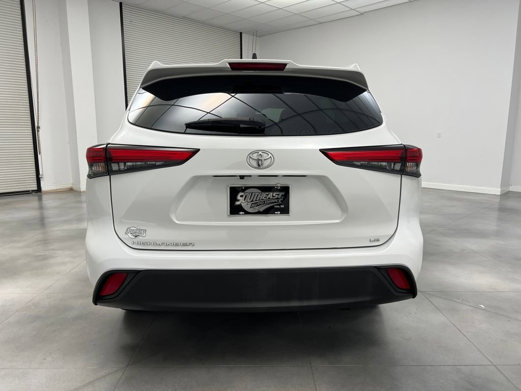 Used 2023 Toyota Highlander LE image 6