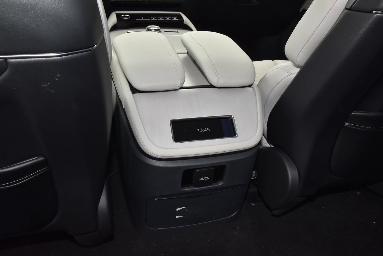 New 2026 Lincoln Navigator Reserve w/ Jet Appearance Package AWD/4WD image 19