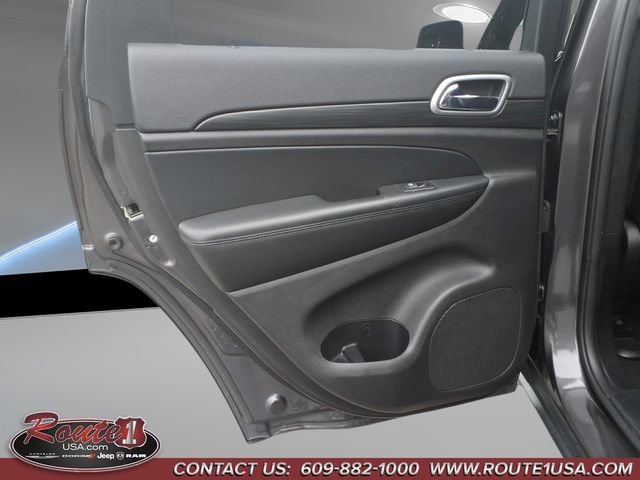 Used 2019 Jeep Grand Cherokee Laredo AWD/4WD image 23
