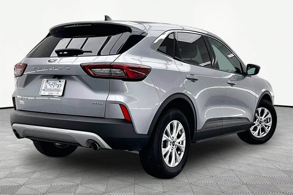 Used 2023 Ford Escape Active AWD/4WD image 2