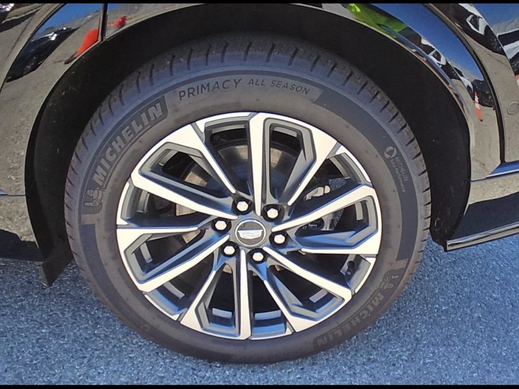 Used 2025 Cadillac Lyriq Sport AWD/4WD image 4