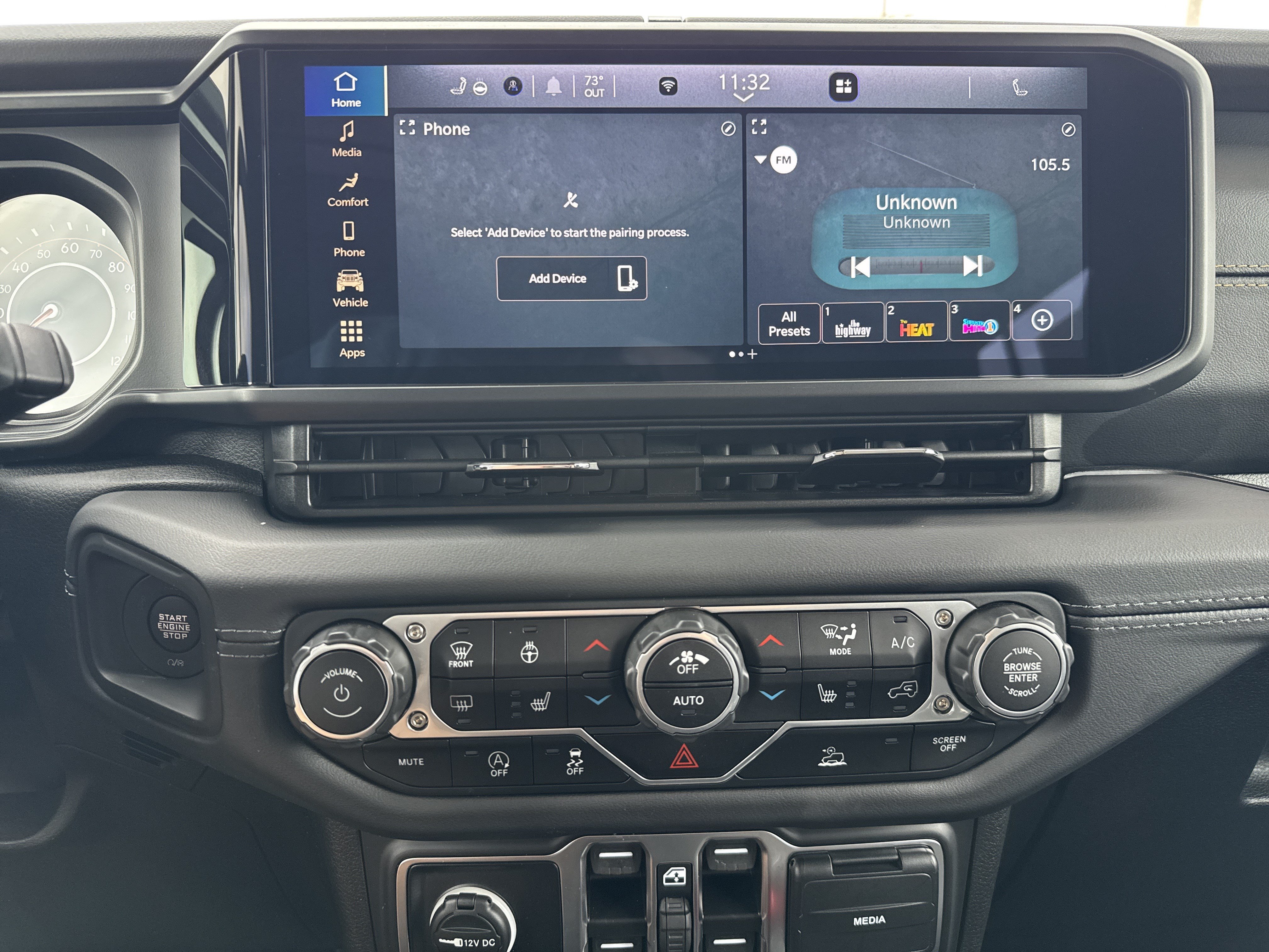 Used 2025 Jeep Gladiator Sport AWD/4WD image 12
