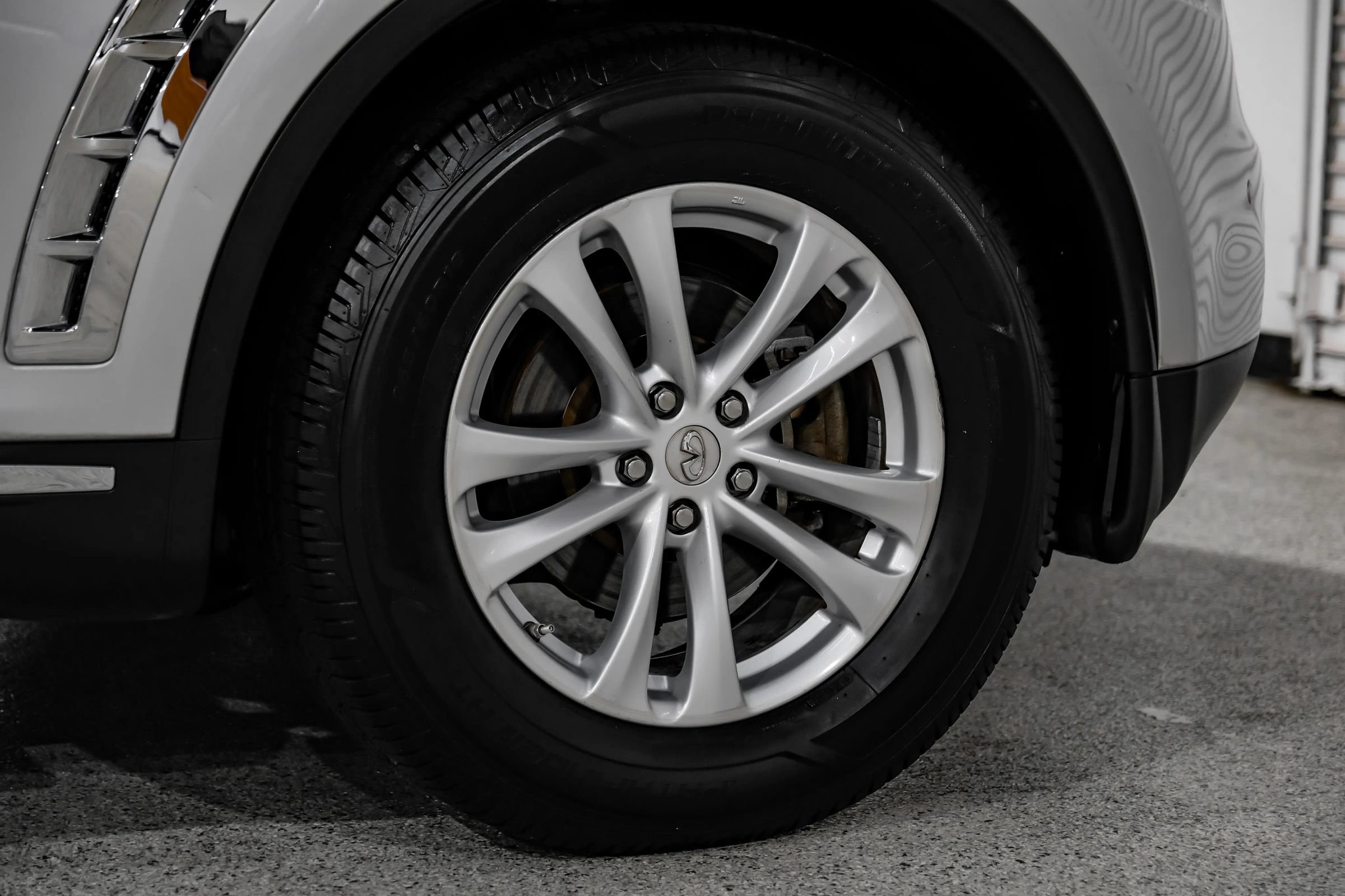 Used 2017 INFINITI QX70 AWD w/ Premium Package image 71