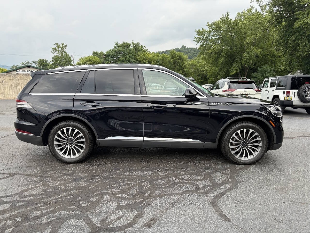 Used 2021 Lincoln Aviator Reserve w/ Elements Package Plus AWD/4WD image 11