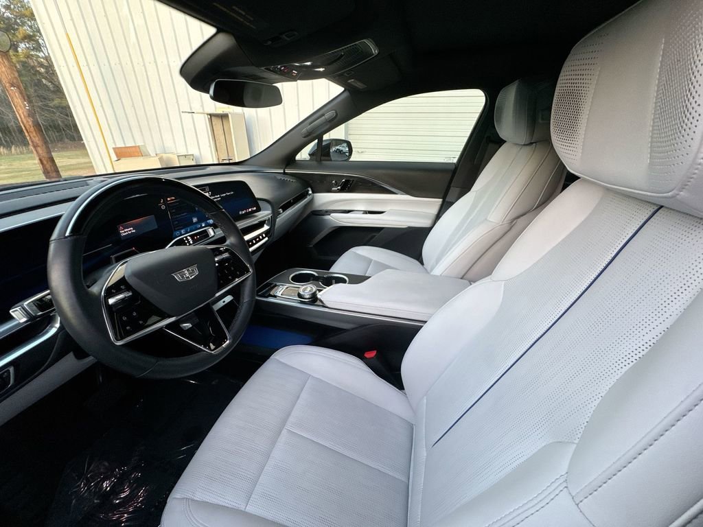 Used 2024 Cadillac Lyriq Luxury image 13
