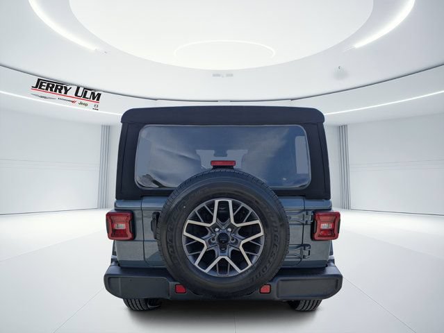 Used 2024 Jeep Wrangler Unlimited Sahara w/ Technology Group AWD/4WD image 4