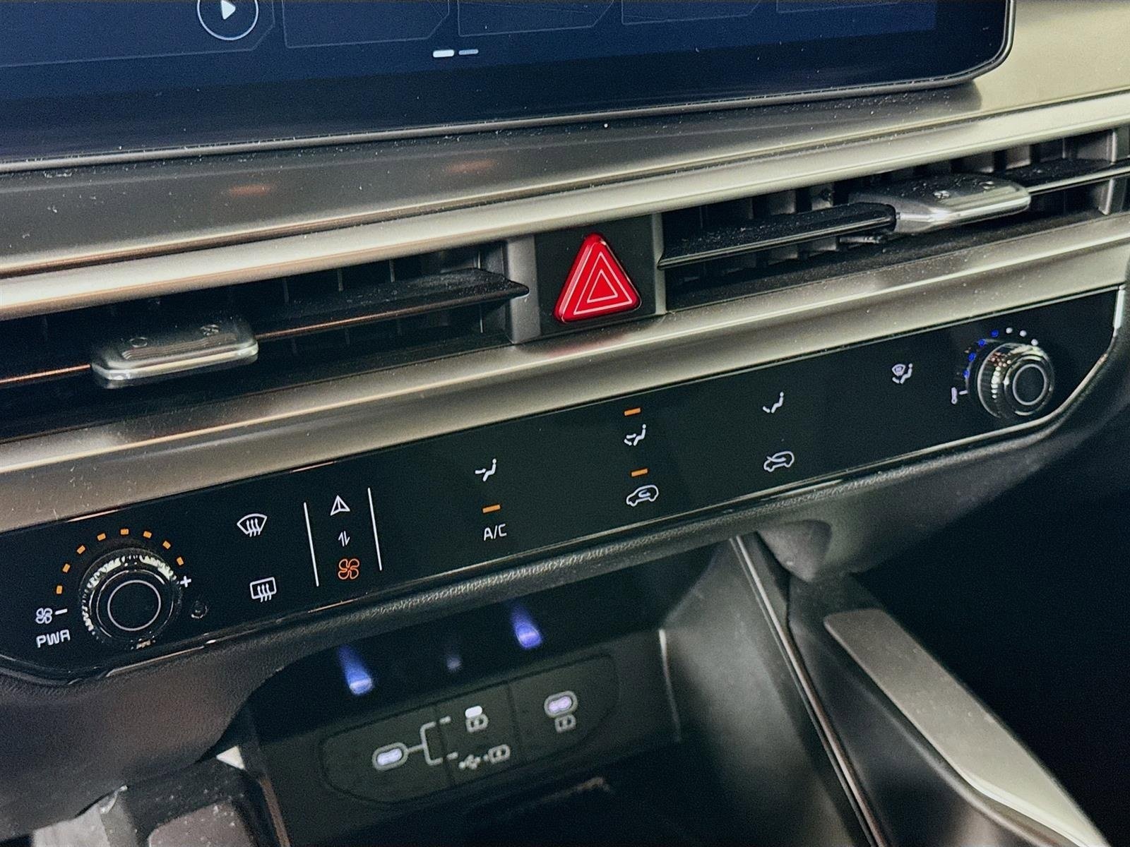 Certified 2025 Kia Sorento LX image 14