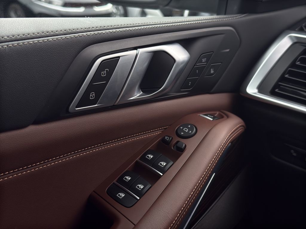 Used 2025 BMW X5 xDrive50e image 13