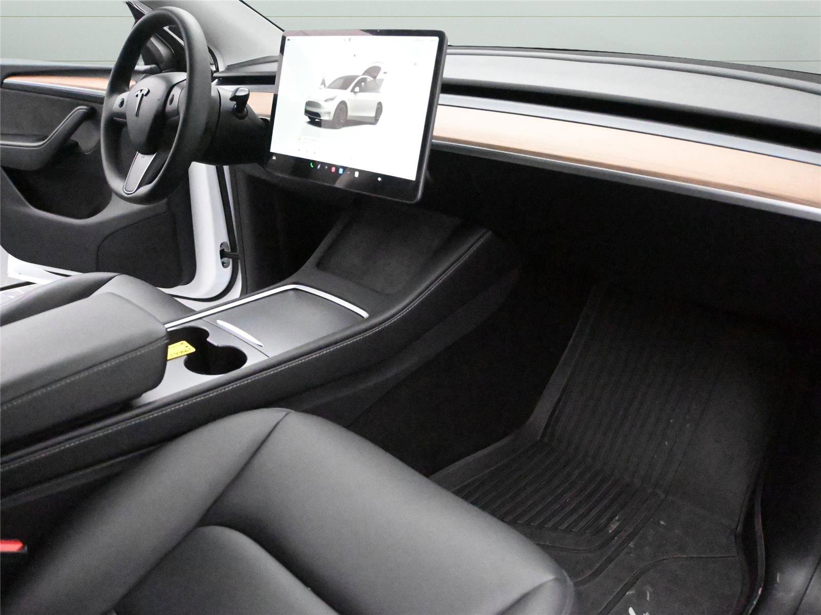 Used 2025 Tesla Model Y Performance image 16