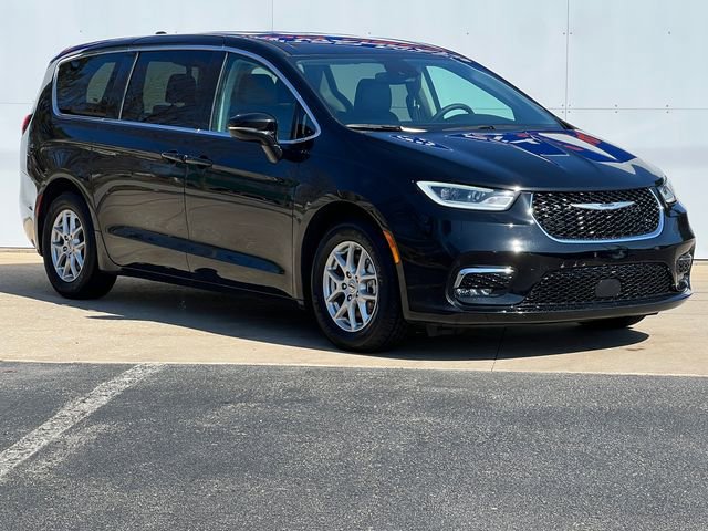 Used 2024 Chrysler Pacifica Touring-L image 1