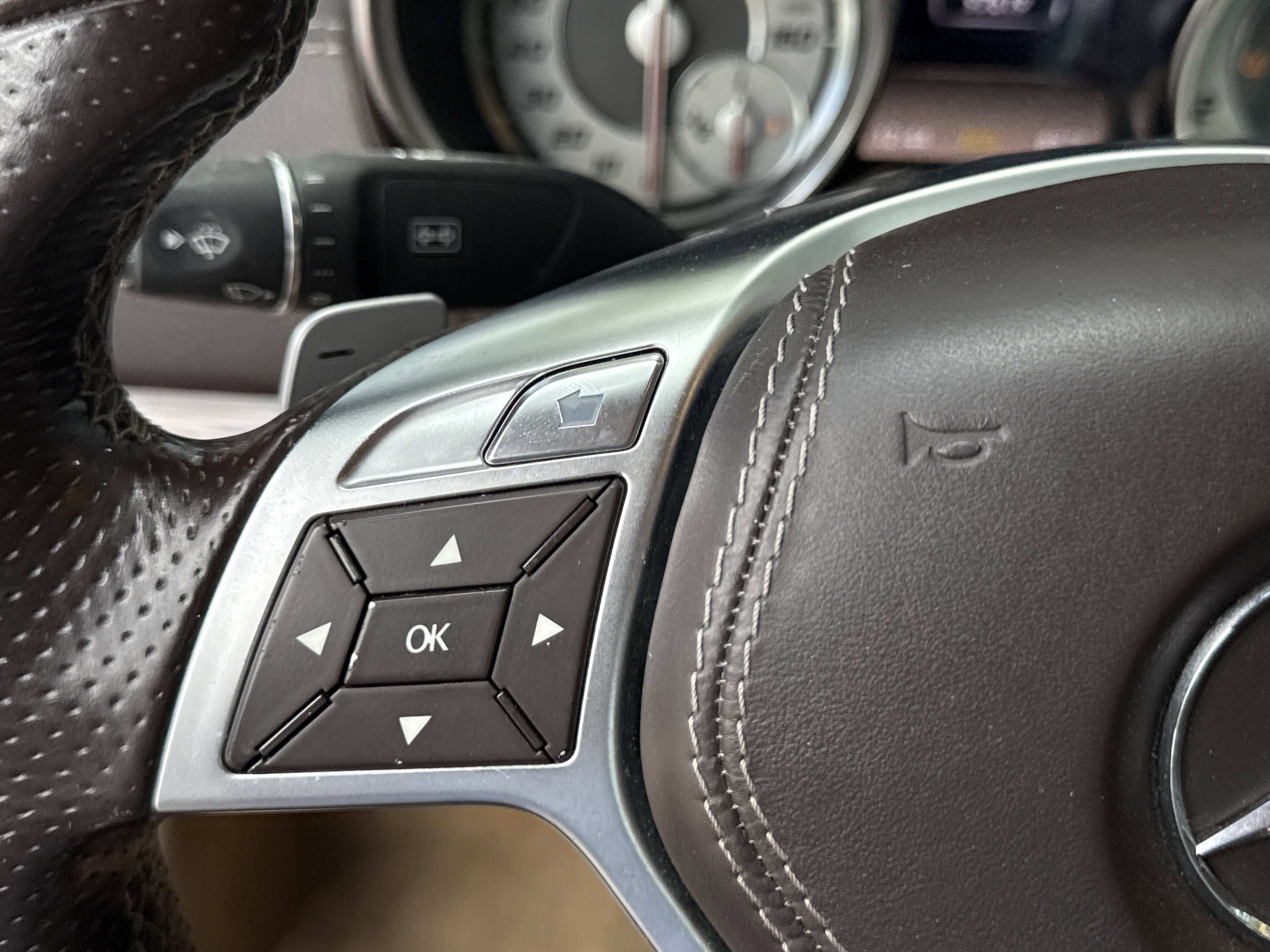 Used 2013 Mercedes-Benz SL 550 image 12