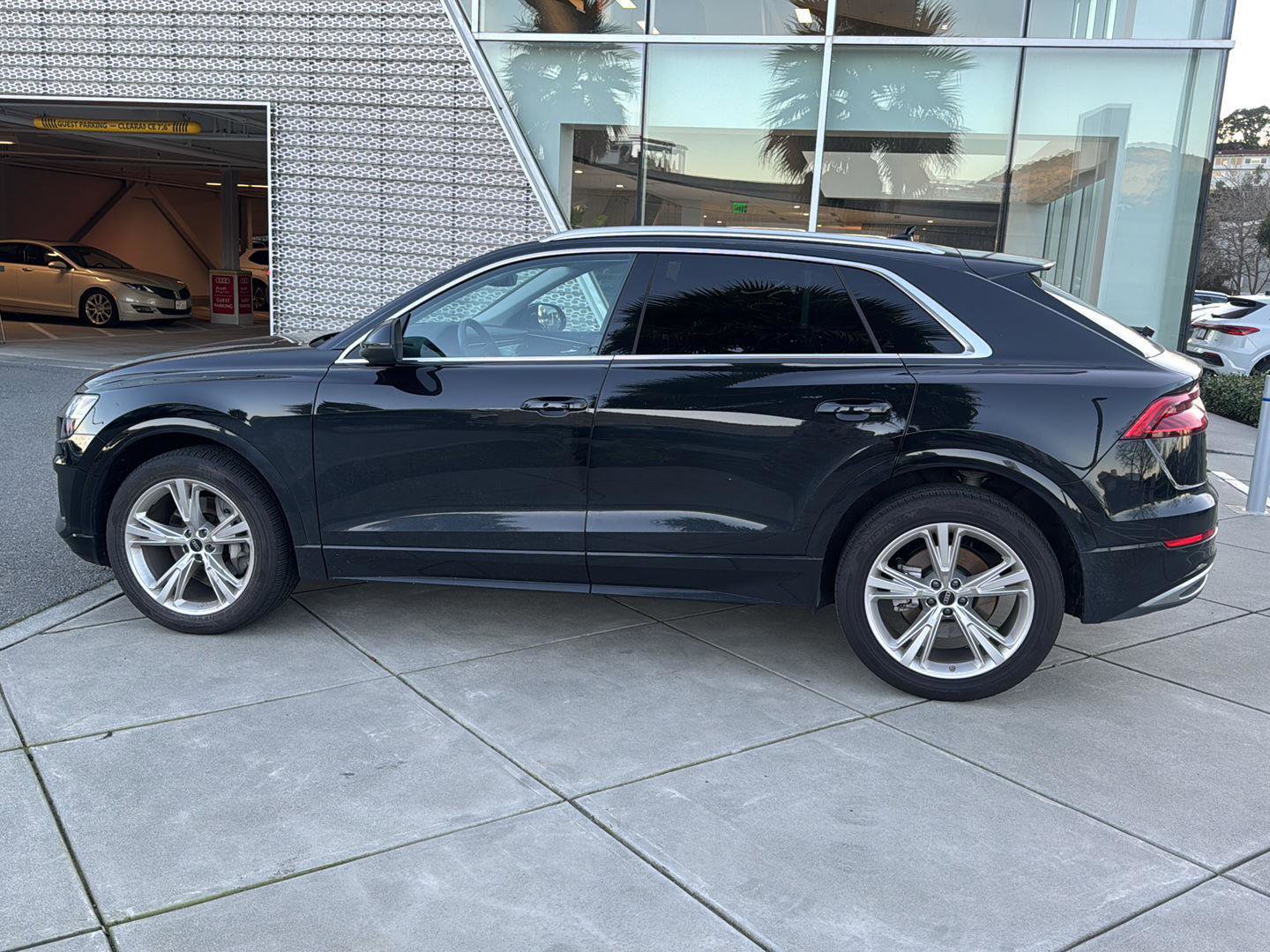 Used 2023 Audi Q8 Premium image 10