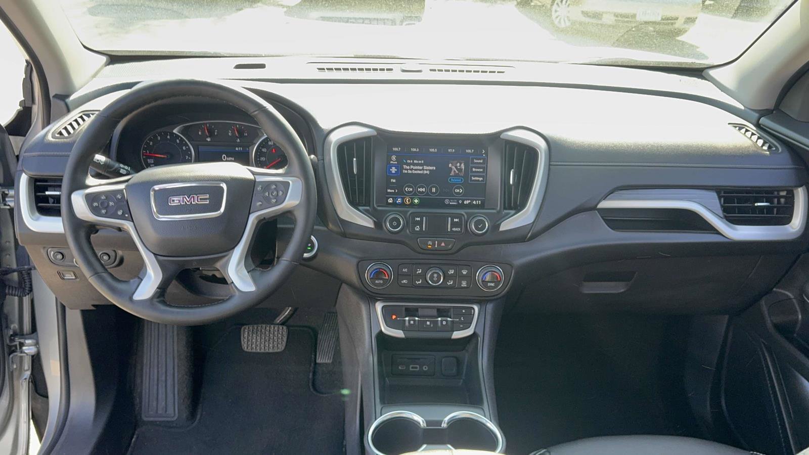 Used 2024 GMC Terrain SLT AWD/4WD image 11