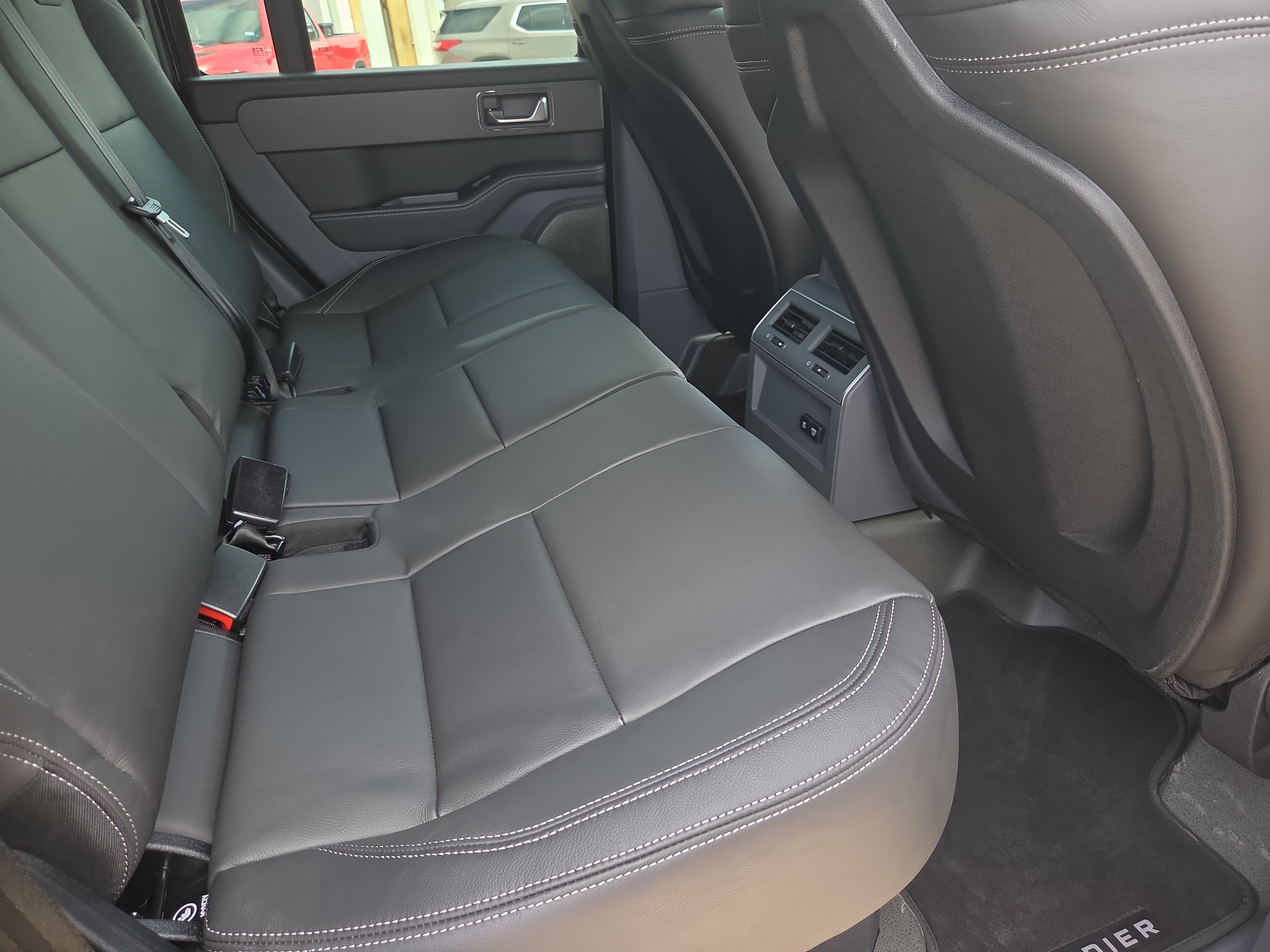 Used 2025 INEOS Grenadier Station Wagon AWD/4WD image 11