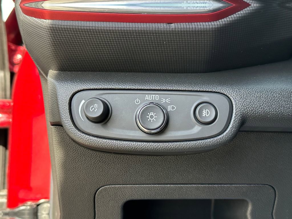 Used 2023 Chevrolet TrailBlazer RS image 31