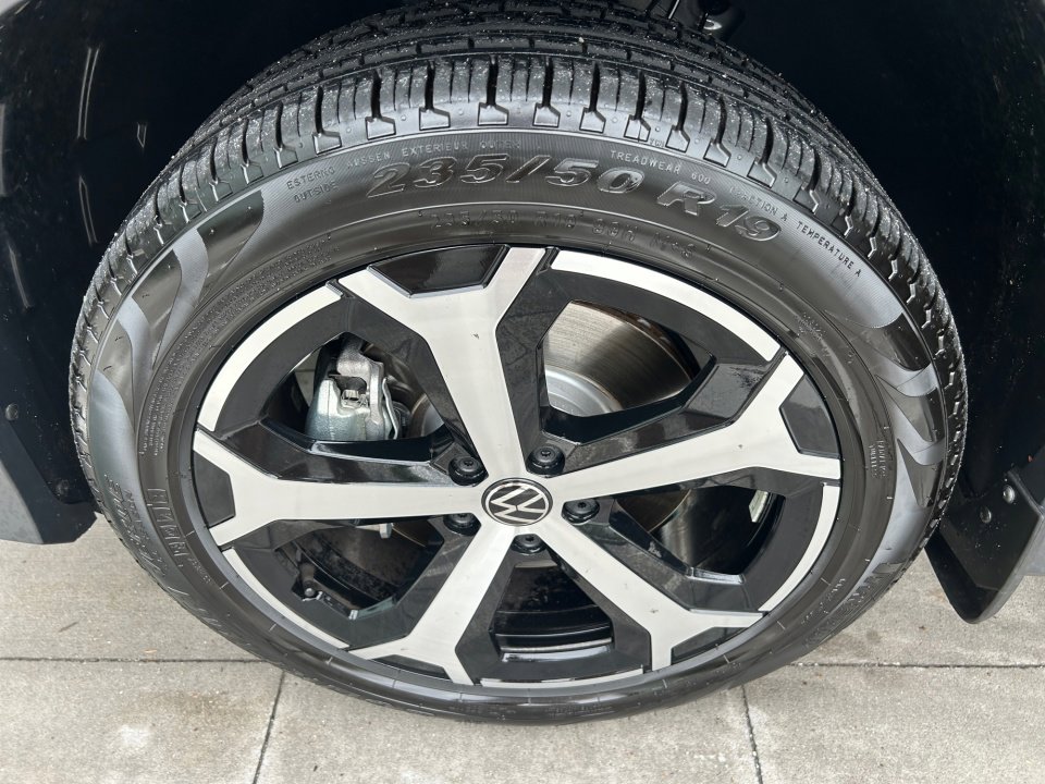 Certified 2025 Volkswagen Tiguan SE AWD/4WD image 27