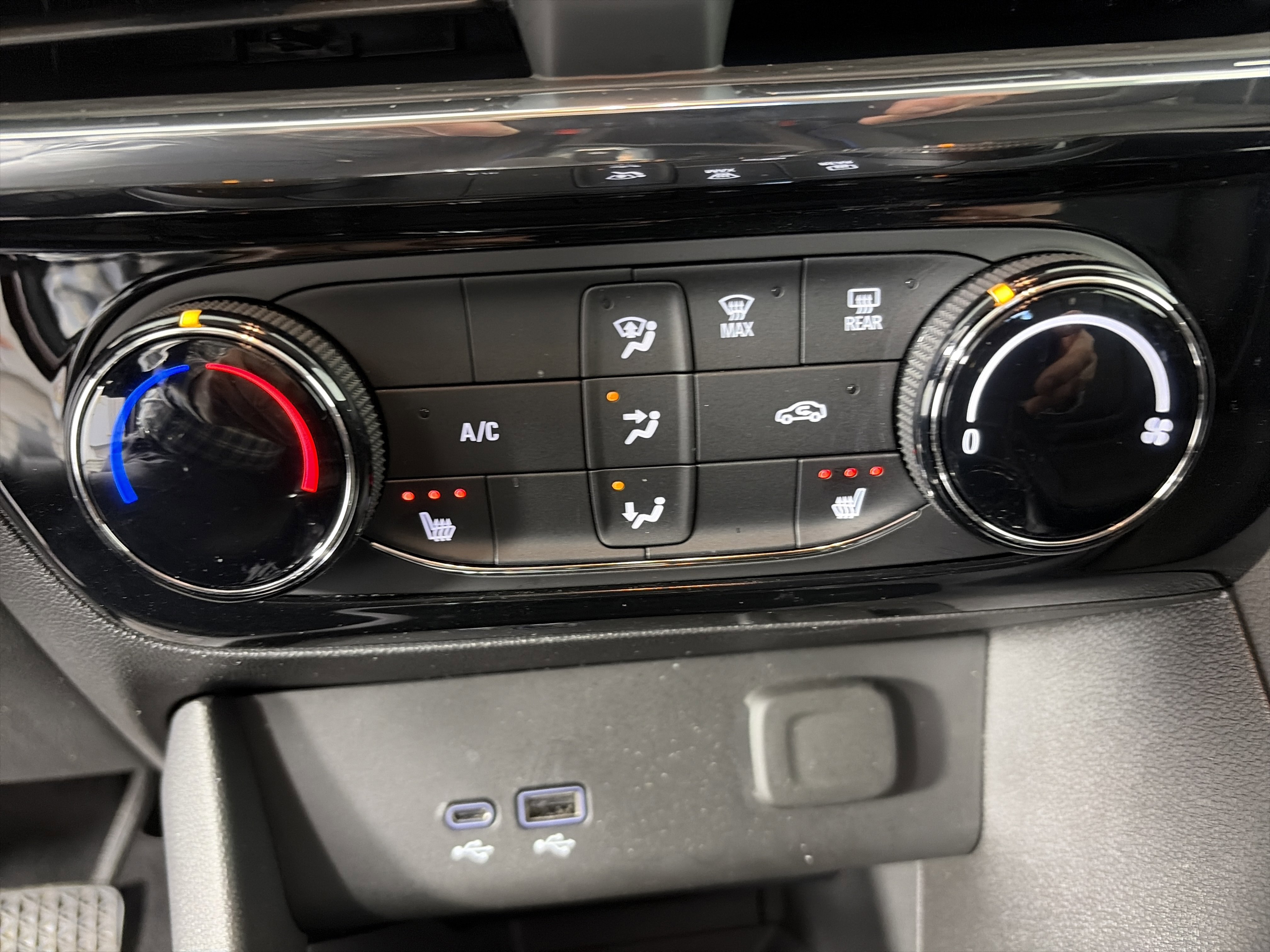 Certified 2025 Buick Encore GX Sport Touring w/ Comfort Package image 20