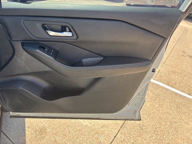Used 2024 Nissan Rogue SV FWD image 13