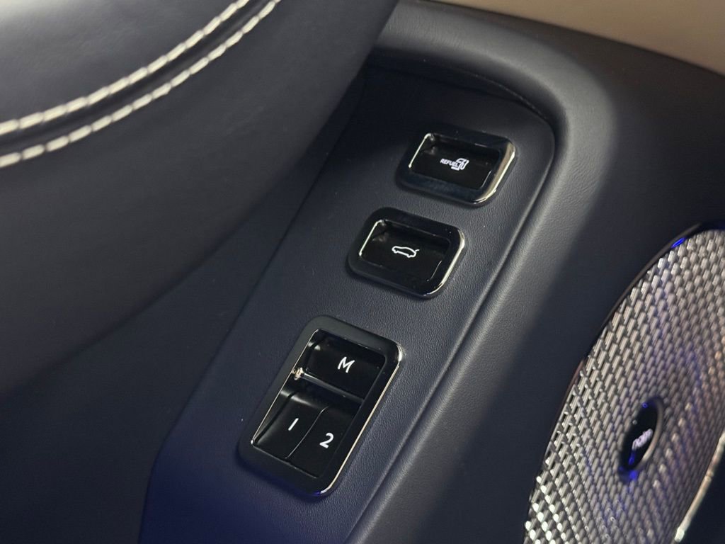 New 2026 Bentley Flying Spur Azure image 14