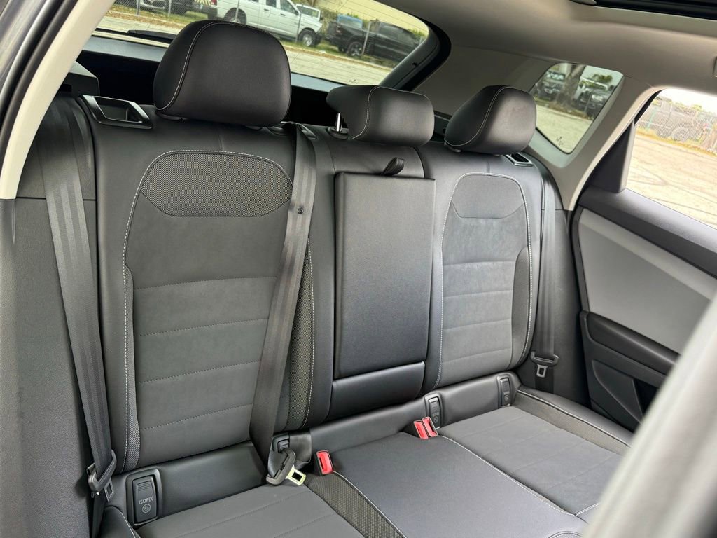 Used 2023 Volkswagen Taos SE w/ Panoramic Sunroof Package image 39