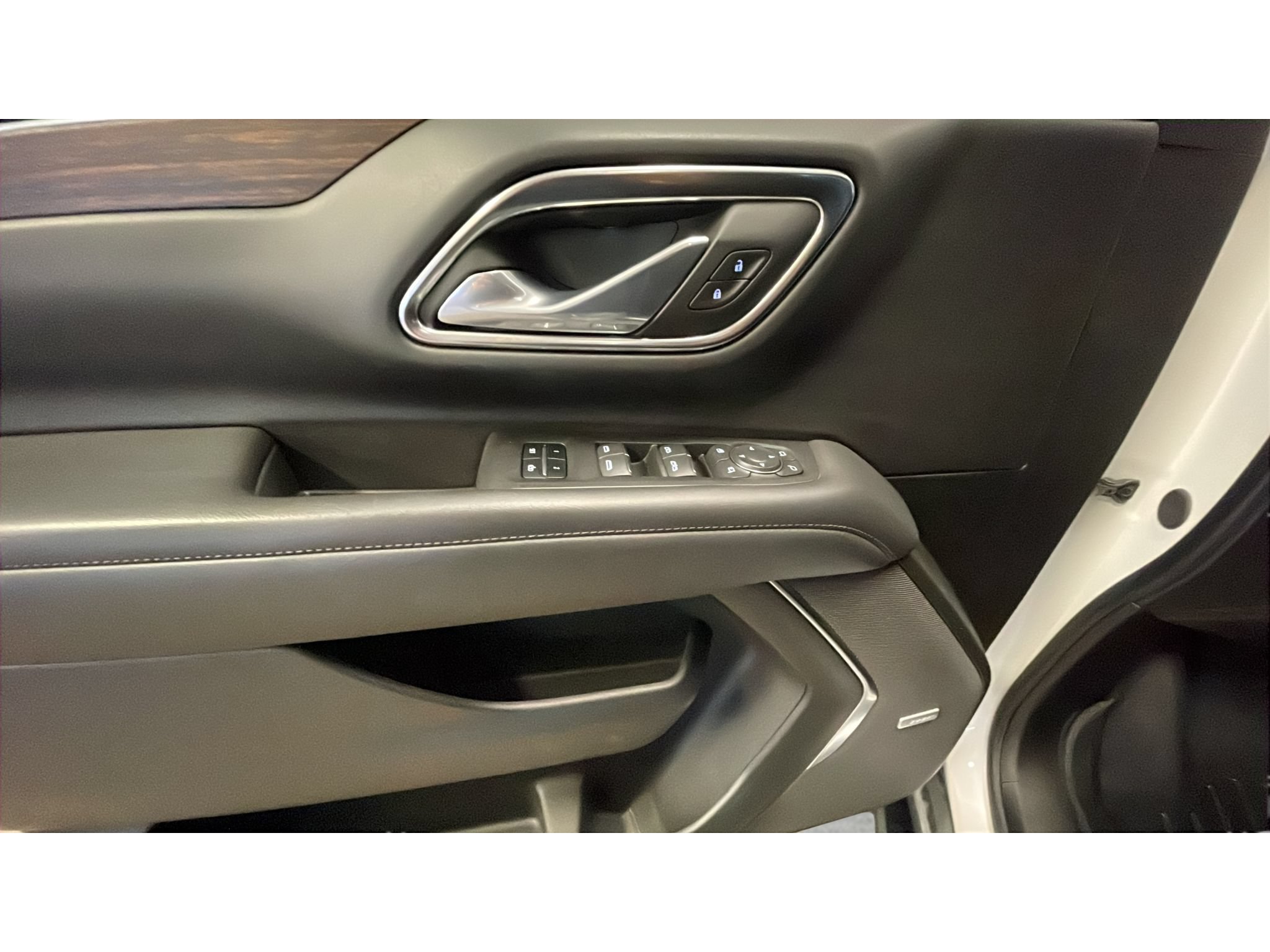 Used 2024 Chevrolet Suburban High Country AWD/4WD image 10