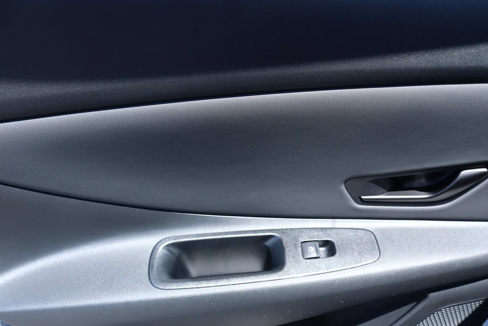New 2026 Hyundai Elantra Sport FWD image 21