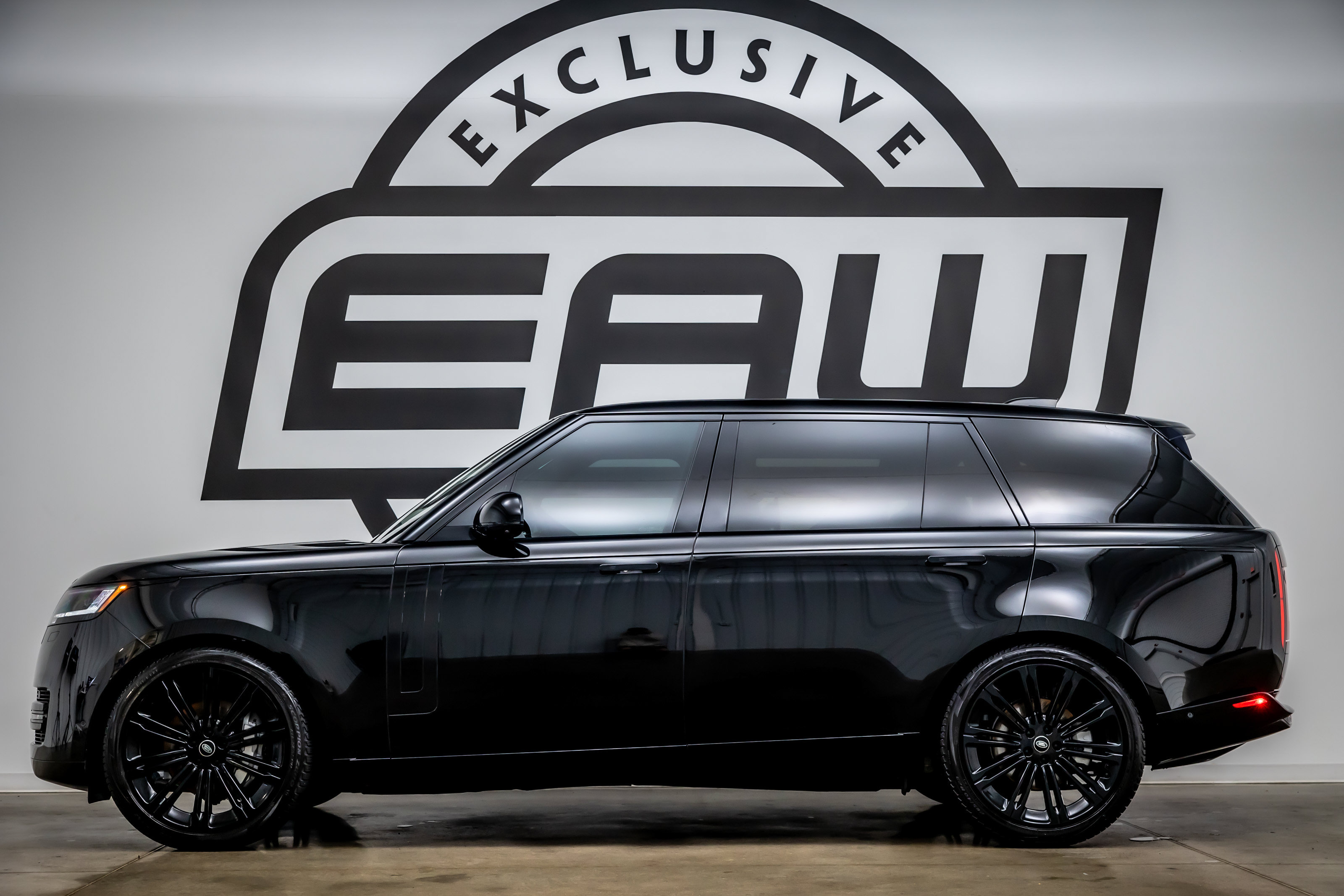 Used 2023 Land Rover Range Rover Long Wheelbase SE AWD/4WD image 6