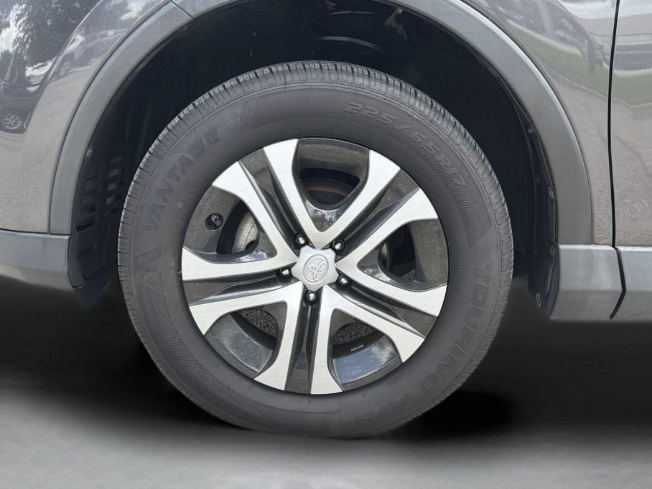 Used 2017 Toyota RAV4 LE FWD image 29
