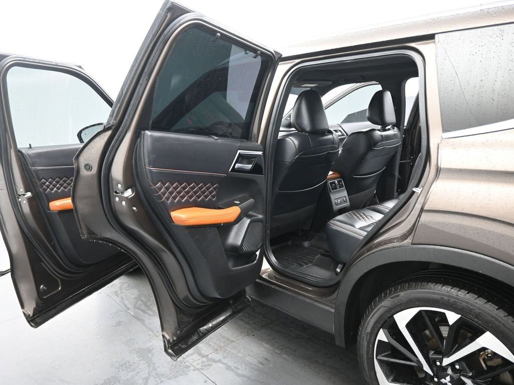 Used 2022 Mitsubishi Outlander SEL image 16