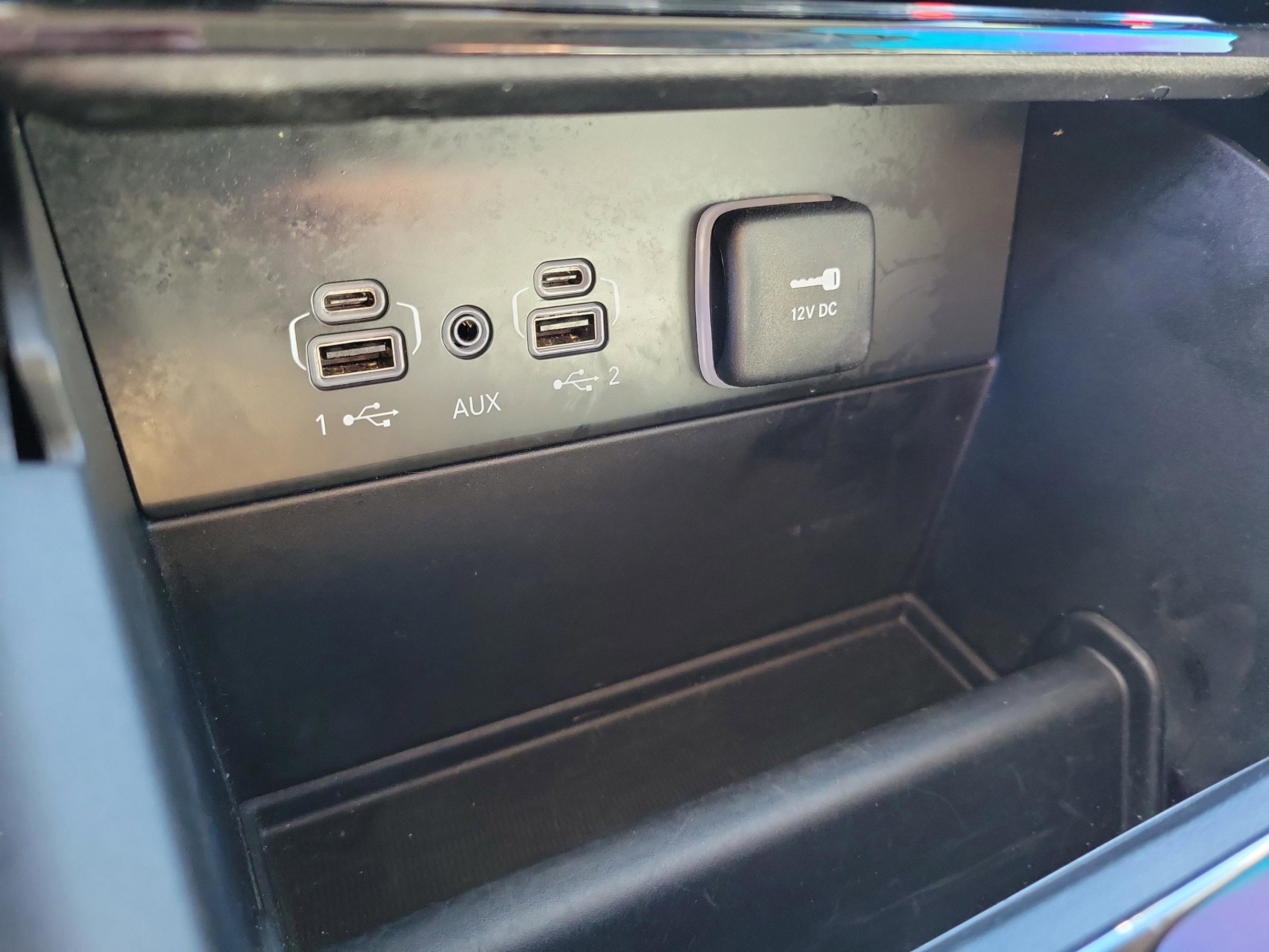 Used 2023 Jeep Grand Cherokee L Limited w/ Black Appearance Package image 33