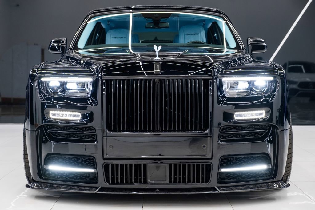 Used 2026 Rolls-Royce Phantom Sedan RWD image 2