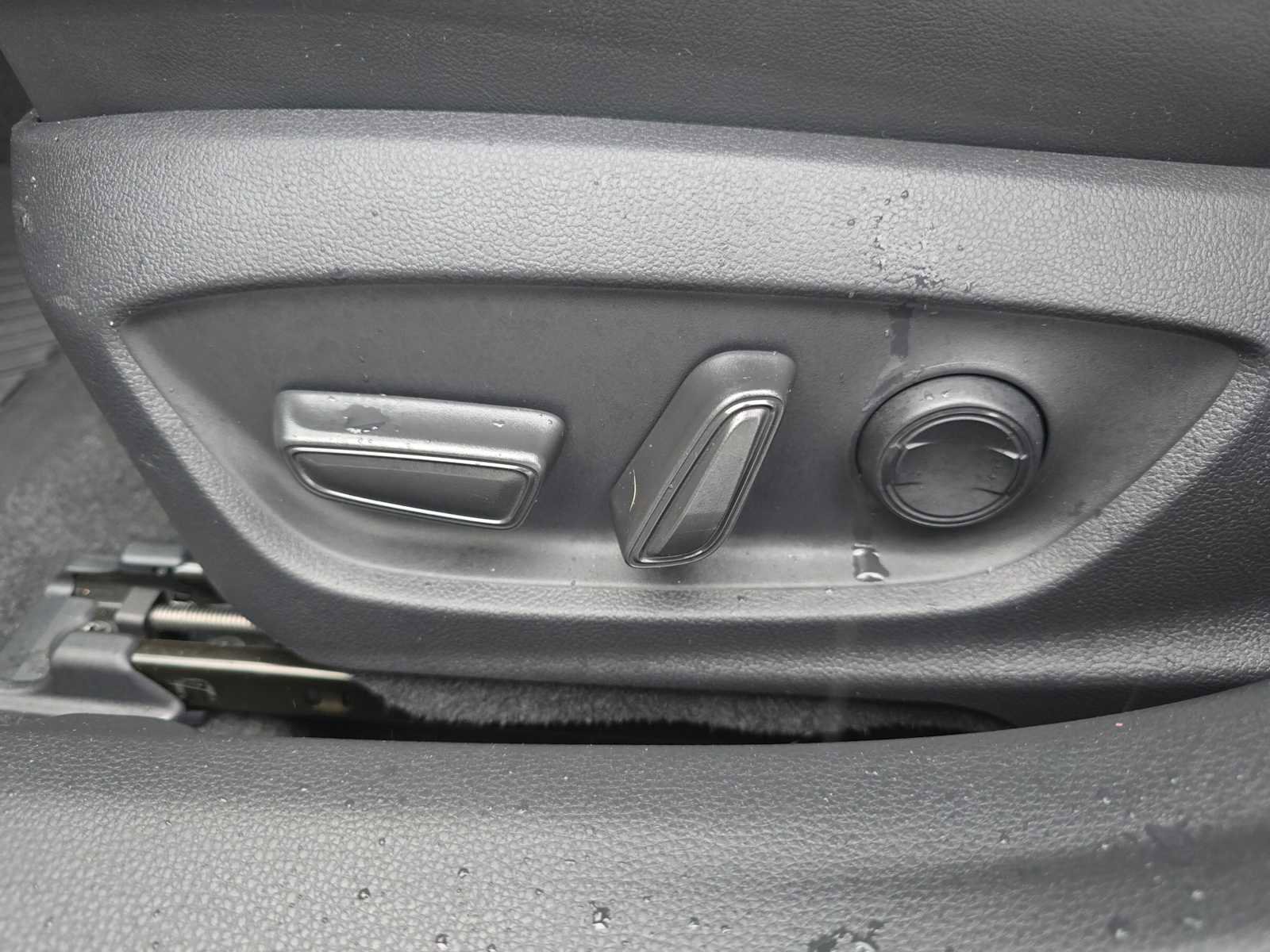 Used 2026 Toyota Prius Plug-In Hybrid image 25