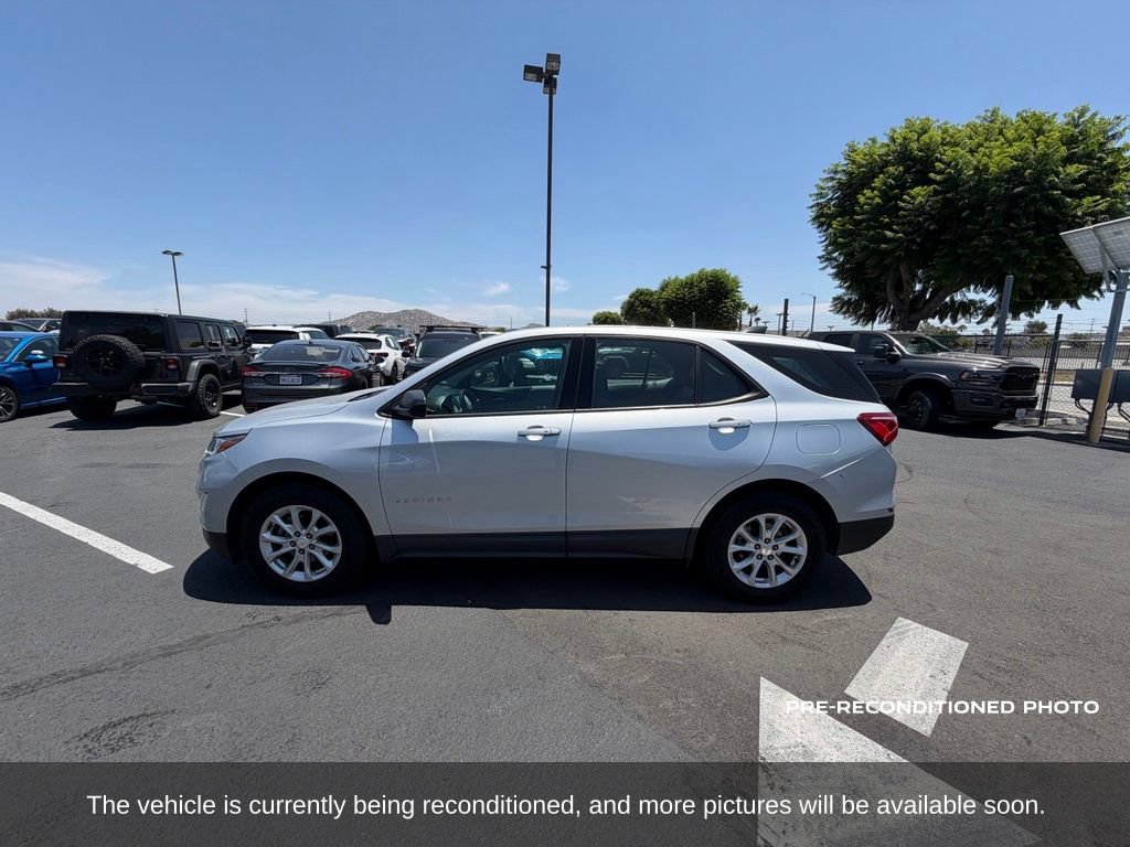 Used 2019 Chevrolet Equinox LS FWD image 2
