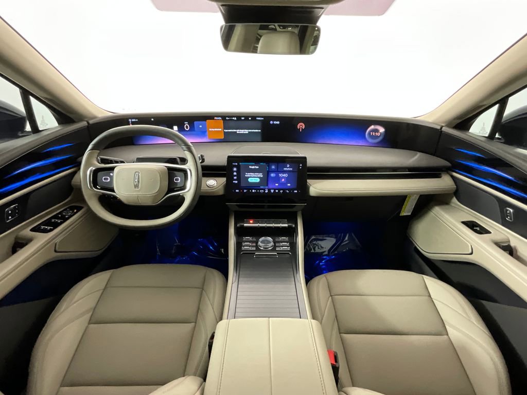 Used 2025 Lincoln Nautilus Premier AWD/4WD image 10