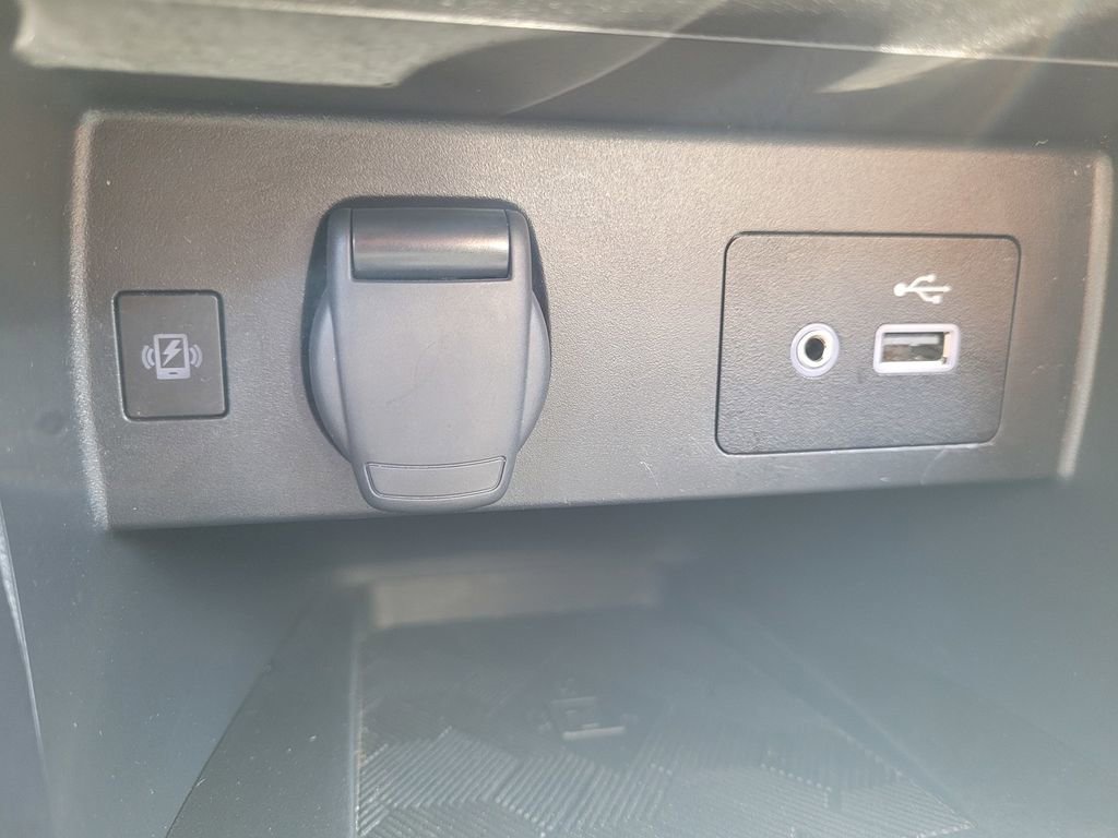 Used 2024 Nissan Versa SV w/ Trunk Package FWD image 20