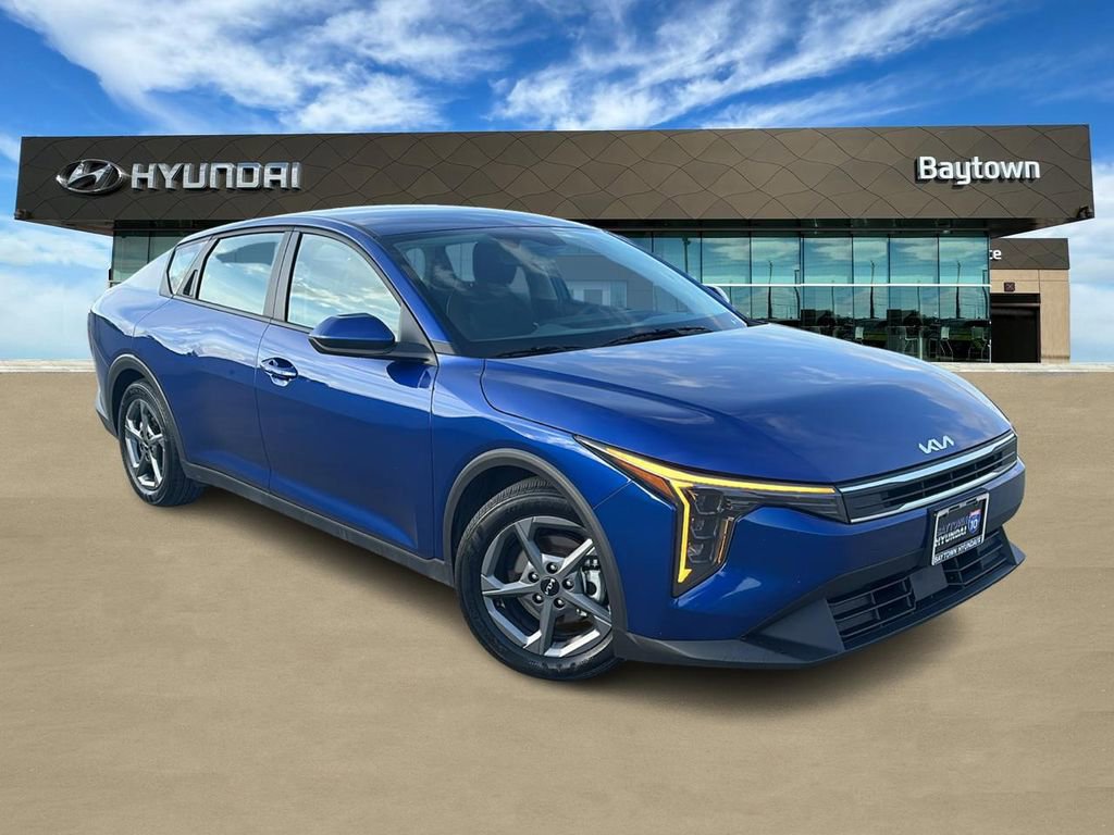 Used 2025 Kia K4 LXS FWD image 1