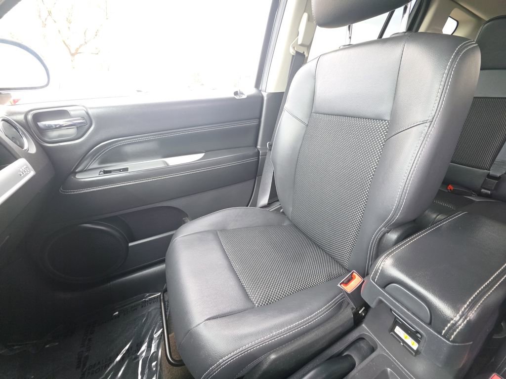 Used 2014 Jeep Compass Latitude image 23