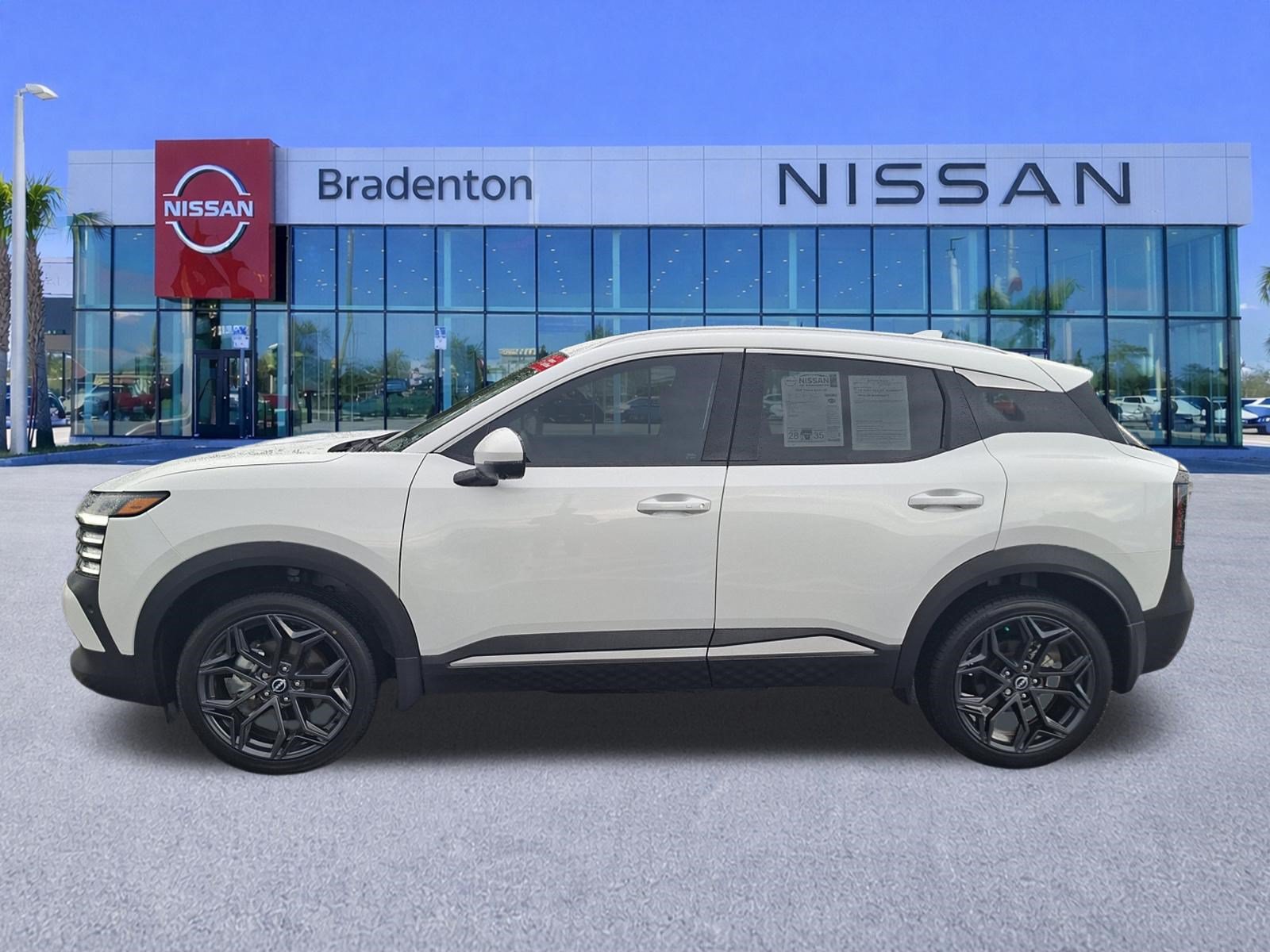 Used 2025 Nissan Kicks SR FWD image 8