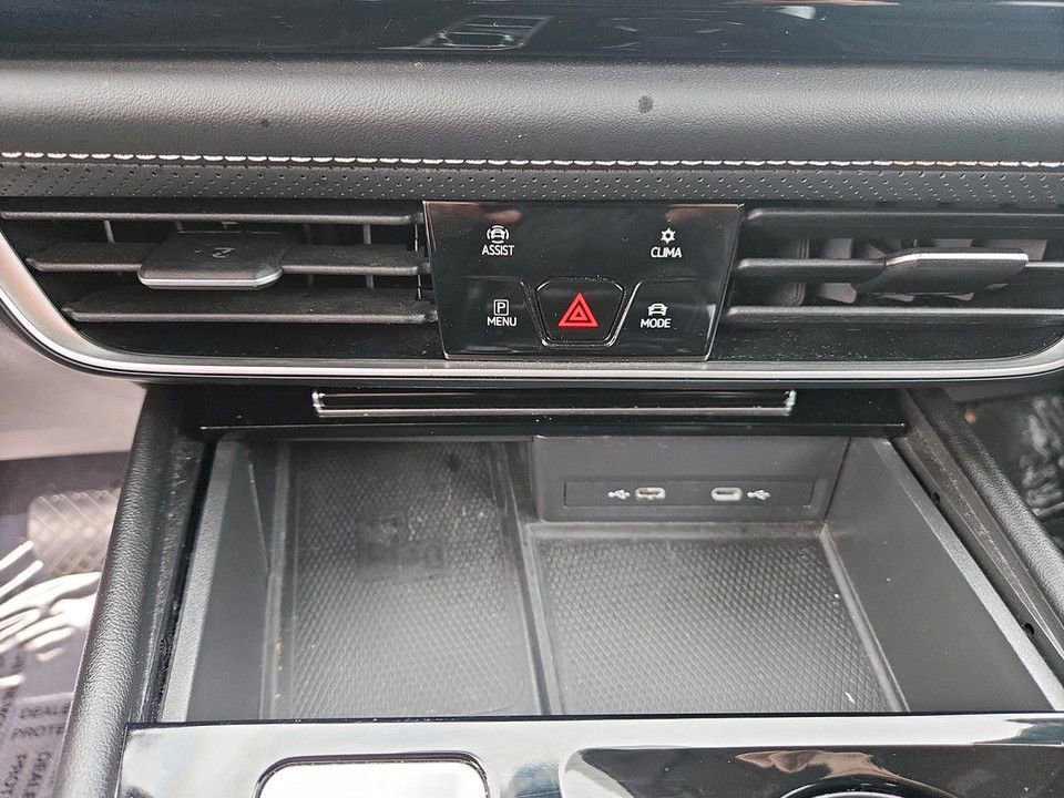 Used 2024 Volkswagen Atlas SE image 24