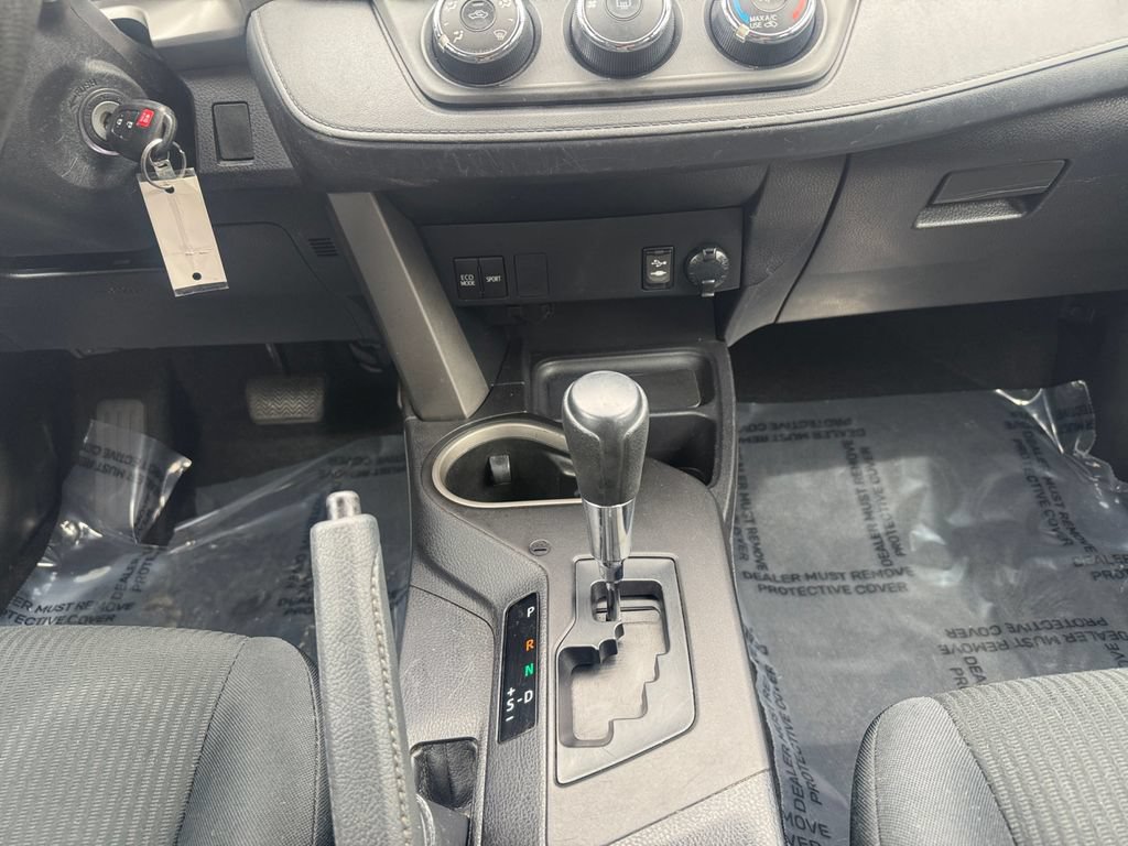 Used 2017 Toyota RAV4 LE AWD/4WD image 11